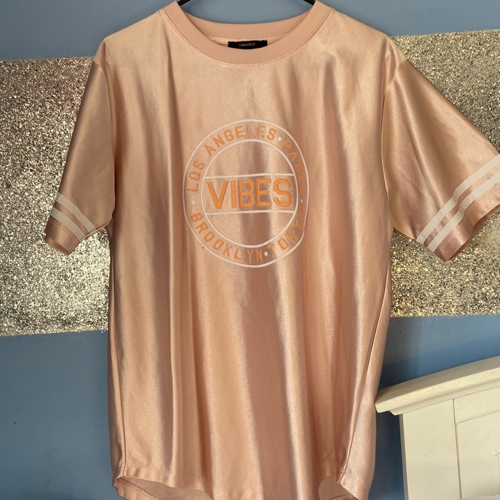 Rose gold pink and white T-shirt jersey
